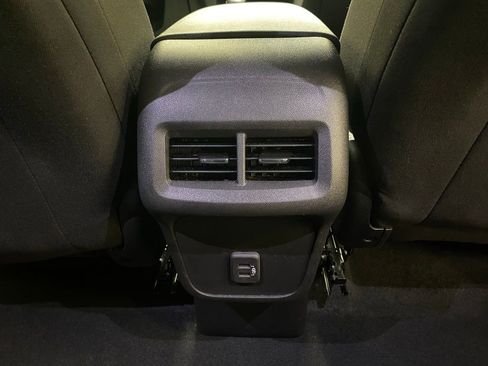 Used 2023 Chevrolet Equinox LT image 36