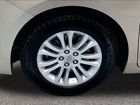 Used 2013 Toyota Sienna XLE FWD image 34