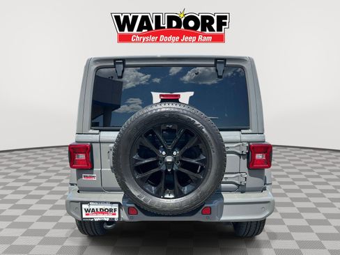 Used 2023 Jeep Wrangler Unlimited Sahara AWD/4WD image 5