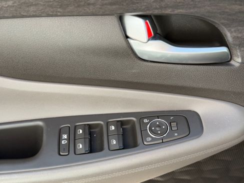 Used 2019 Hyundai Santa Fe SEL FWD image 12