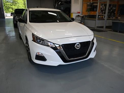 Used 2020 Nissan Altima 2.5 SR FWD image 3