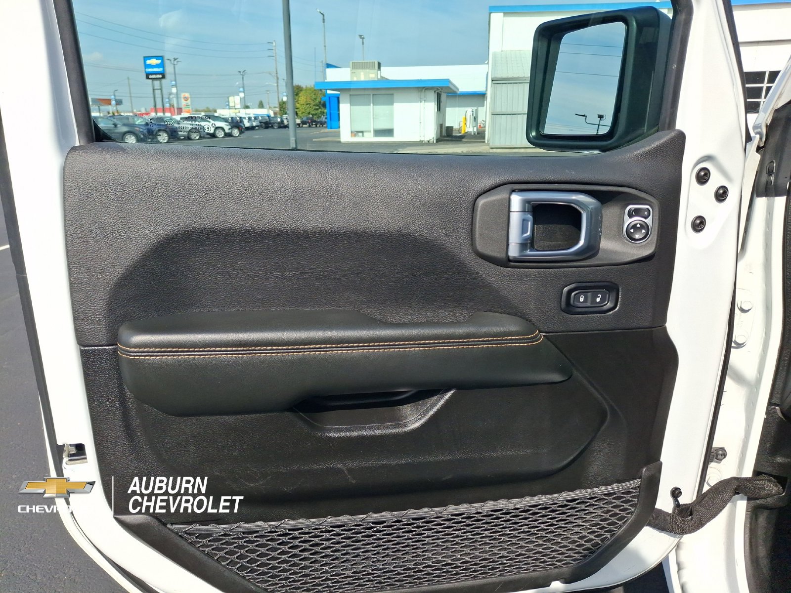Used 2024 Jeep Wrangler Unlimited Sahara AWD/4WD image 15