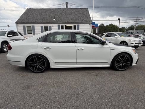 Used 2017 Volkswagen Passat 1.8T R-Line w/ R-Line Lighting Package FWD image 4
