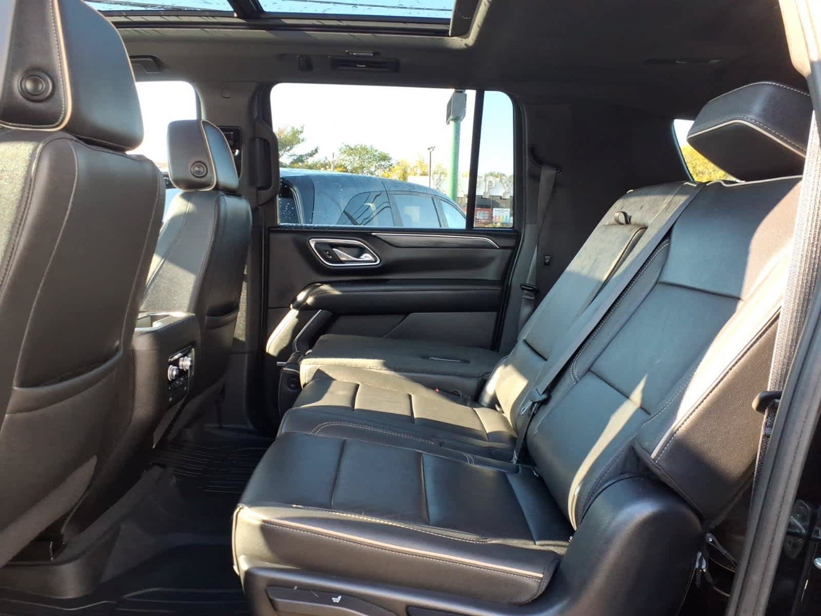 Used 2023 GMC Yukon XL SLT w/ SLT Premium Package AWD/4WD image 12