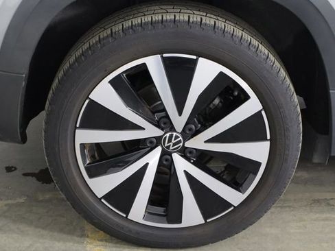 Used 2022 Volkswagen Taos SE FWD image 34