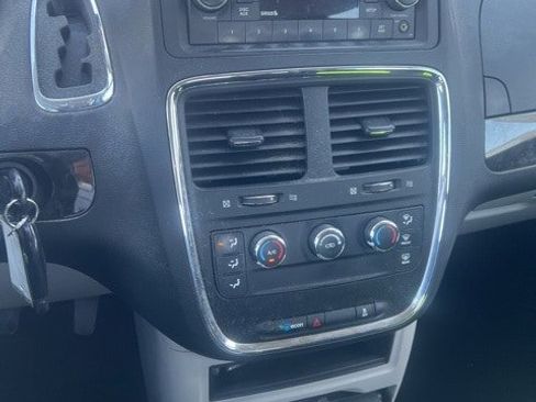 Used 2015 Dodge Grand Caravan American Value Package w/ UConnect Hands-Free Group image 11