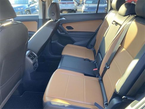 Used 2019 Volkswagen Tiguan SE image 11