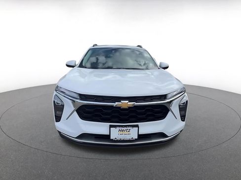 Used 2025 Chevrolet Trax LT image 4