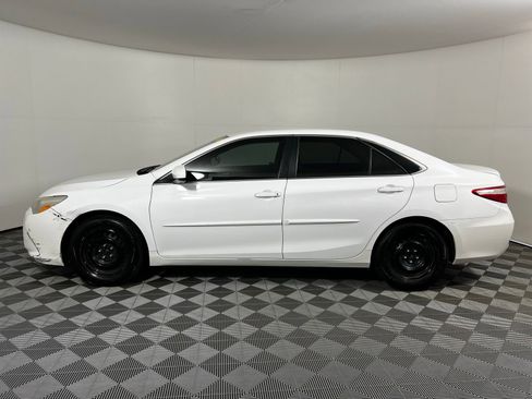 Used 2017 Toyota Camry LE image 8