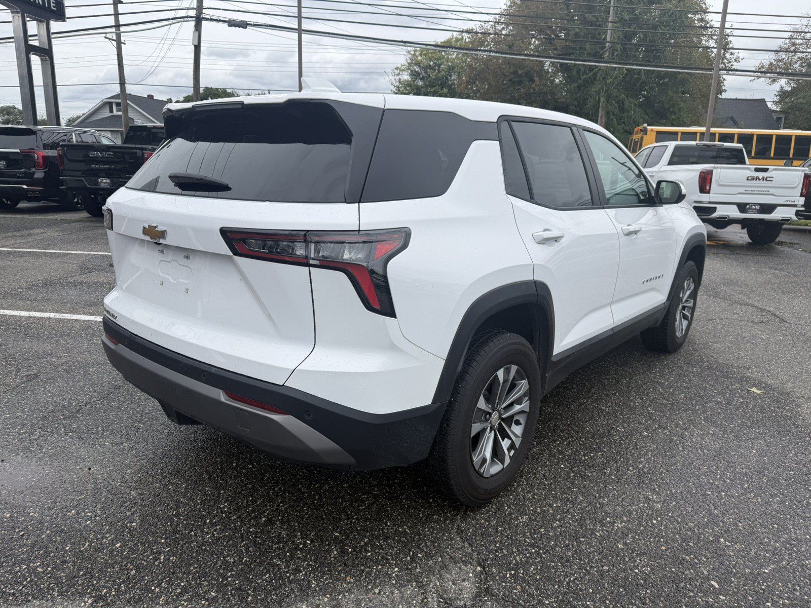 Used 2026 Chevrolet Equinox LT FWD image 3