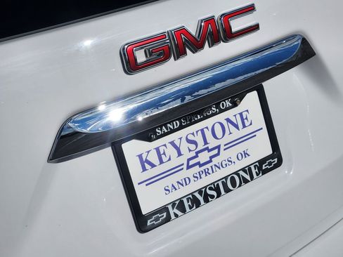 Used 2024 GMC Terrain SLT image 11