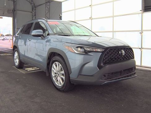 Used 2024 Toyota Corolla Cross LE image 3