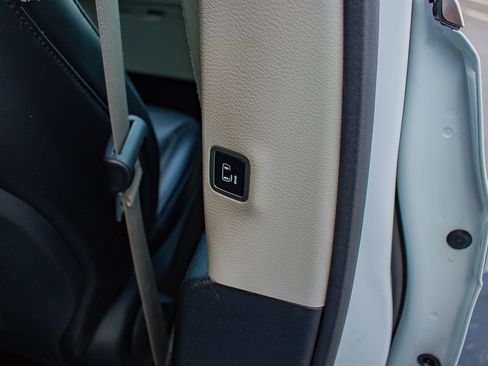 Used 2023 Chrysler Pacifica Touring-L FWD image 35