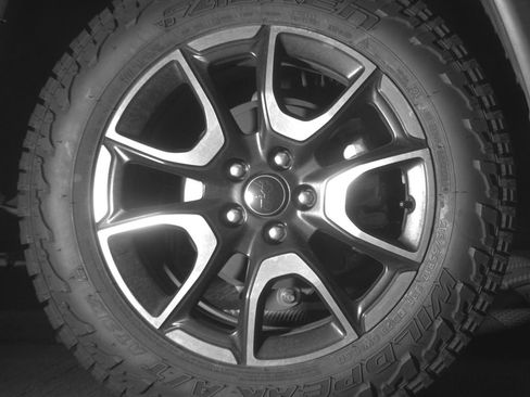 Used 2025 Jeep Compass Trailhawk AWD/4WD image 12