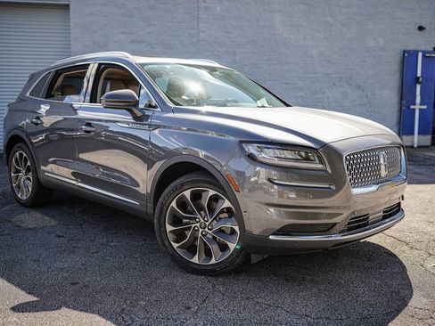 Used 2023 Lincoln Nautilus Reserve w/ Equipment Group 201A image 9