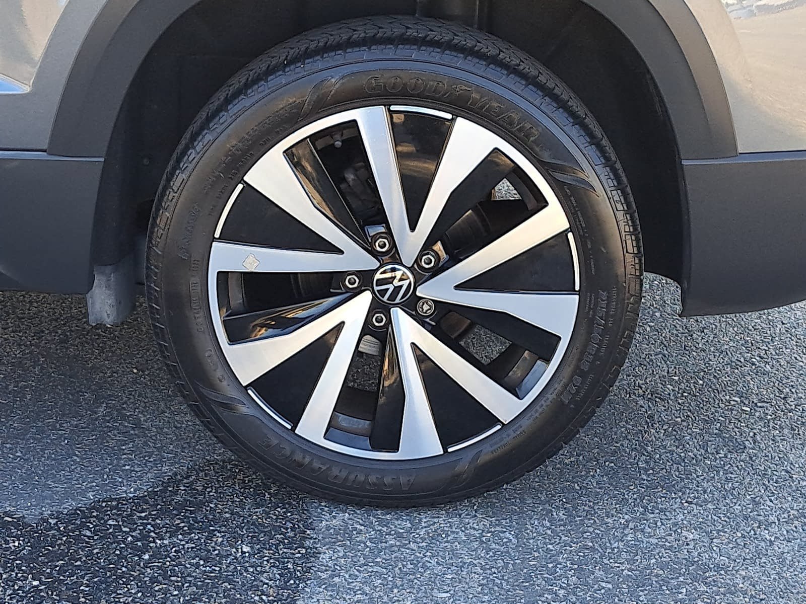 Used 2022 Volkswagen Taos SE FWD image 35