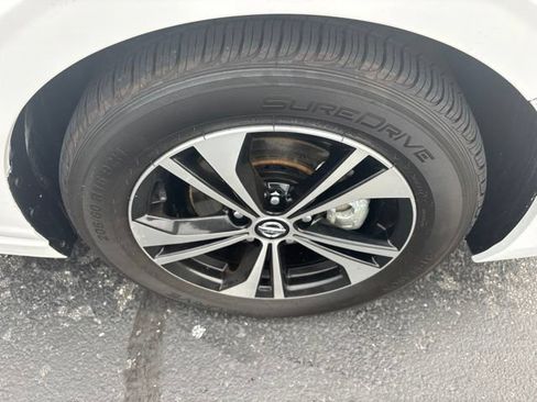 Used 2025 Nissan Sentra SV FWD image 27