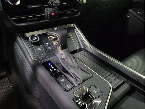 Used 2024 Lexus GX 550 w/ Accessory Package (2T) image 18