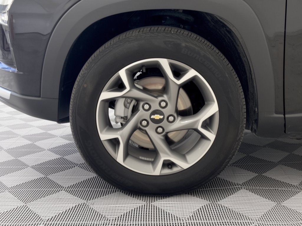 Used 2025 Chevrolet Trax LT w/ LT Convenience Package FWD image 13