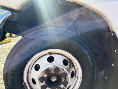 Used 2006 Ford E-350 and Econoline 350 Super Duty image 18