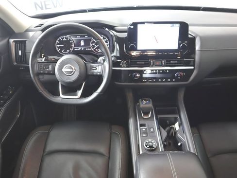 Used 2022 Nissan Pathfinder SL AWD/4WD image 23