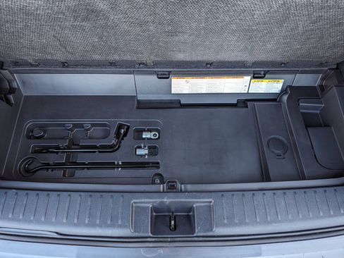 Used 2023 Toyota Highlander LE image 44