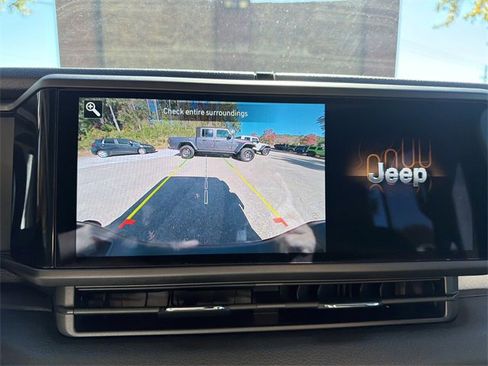 Used 2024 Jeep Gladiator Sport image 28