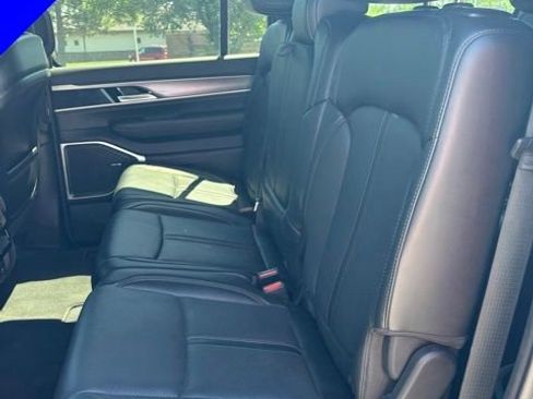 Used 2025 Jeep Wagoneer L Series II w/ 8-pass Seating Package AWD/4WD image 27