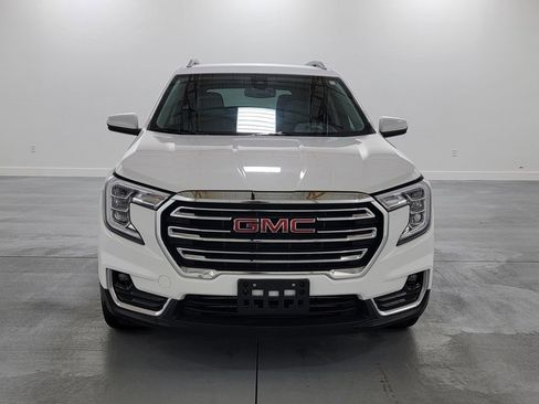 Used 2023 GMC Terrain SLT image 3
