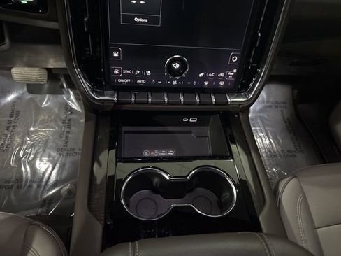 Used 2025 GMC Yukon XL Elevation w/ Elevation Premium Package image 22