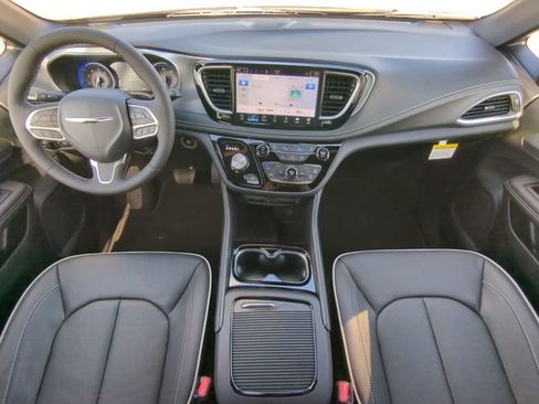 New 2026 Chrysler Pacifica Limited w/ Uconnect Theater Family Group image 21