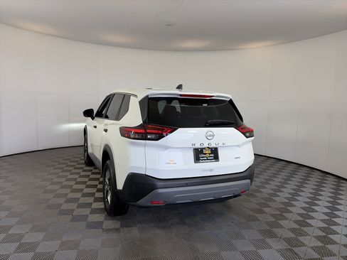 Used 2023 Nissan Rogue S image 8
