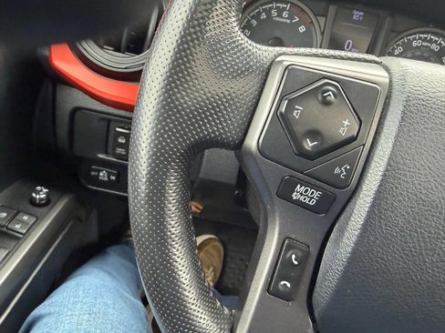 Used 2016 Toyota Tacoma TRD Off-Road w/ Premium & Technology Package AWD/4WD image 71
