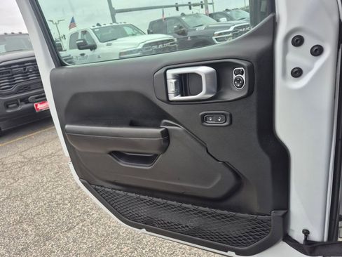 Used 2020 Jeep Gladiator Sport w/ Quick Order Package 24S image 16