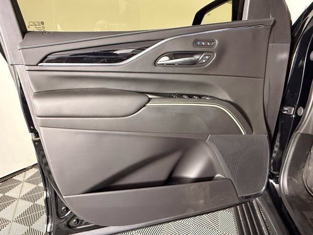 Used 2024 Cadillac Escalade ESV V AWD/4WD image 19