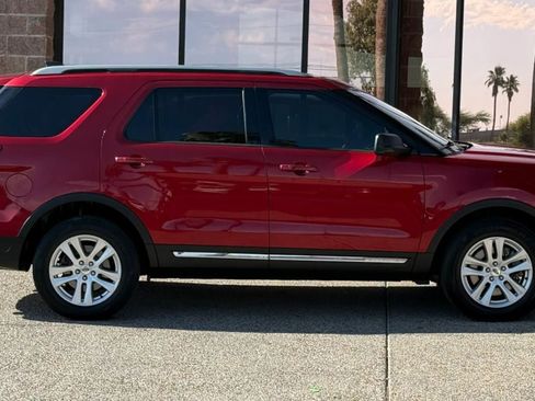 Used 2018 Ford Explorer XLT AWD/4WD image 14