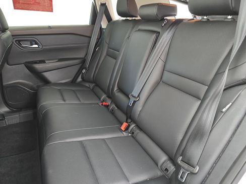 Used 2023 Nissan Rogue SV w/ SV Premium B Package FWD image 14