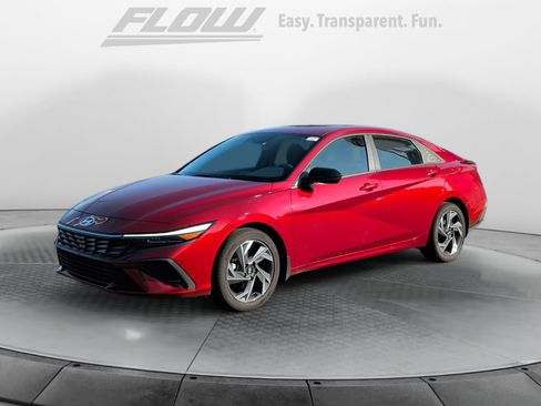 Certified 2025 Hyundai Elantra Sport FWD image 3
