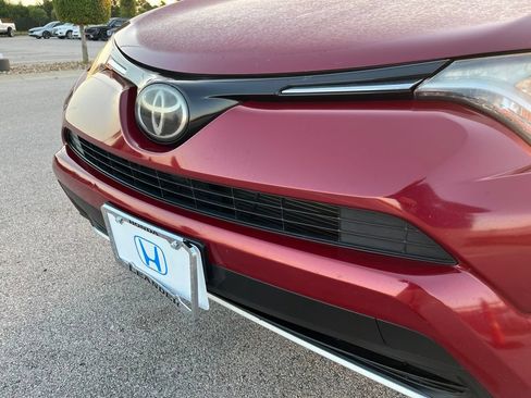 Used 2018 Toyota RAV4 XLE w/ Plus Extra Value Package FWD image 15