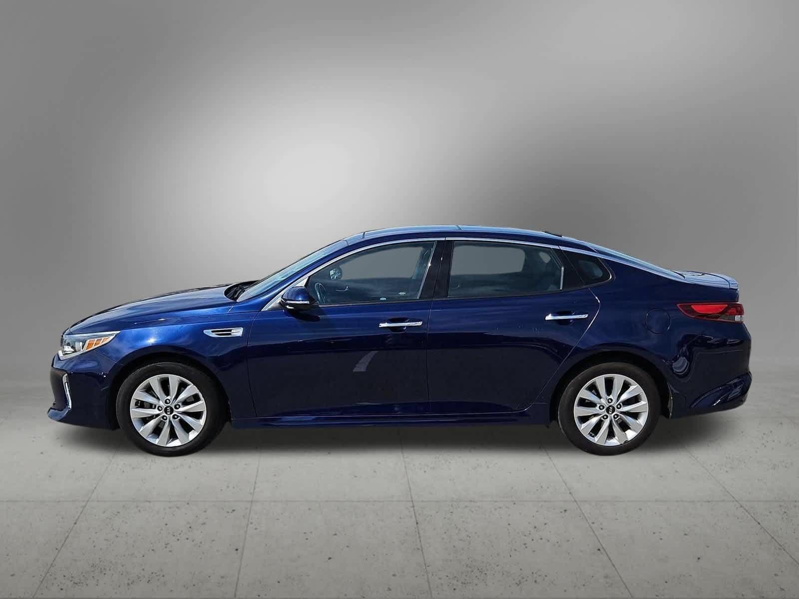 Used 2018 Kia Optima S w/ Panoramic Sunroof Package FWD image 3