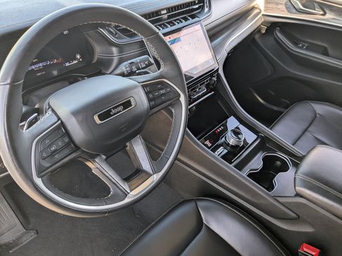 Used 2024 Jeep Grand Cherokee Limited image 28