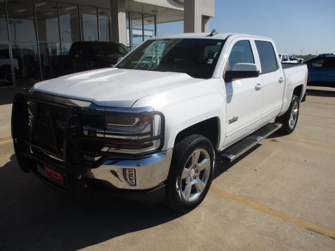 Used 2018 Chevrolet Silverado 1500 LT w/ Texas Edition image 2