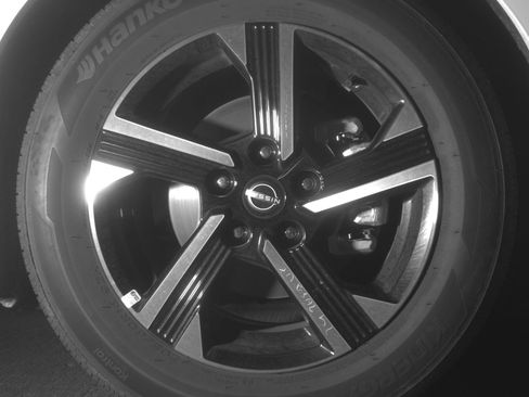 Used 2025 Nissan Sentra SV image 13