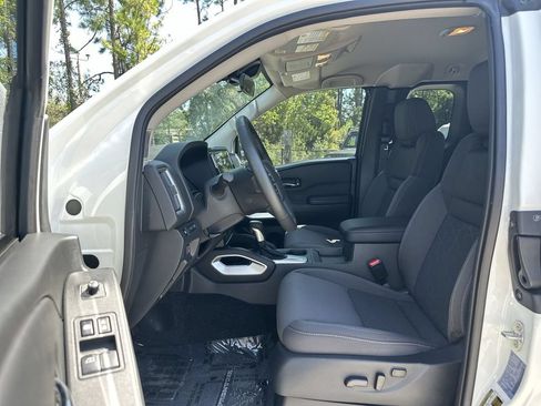 Used 2025 Nissan Frontier SV w/ SV Convenience Package RWD image 19