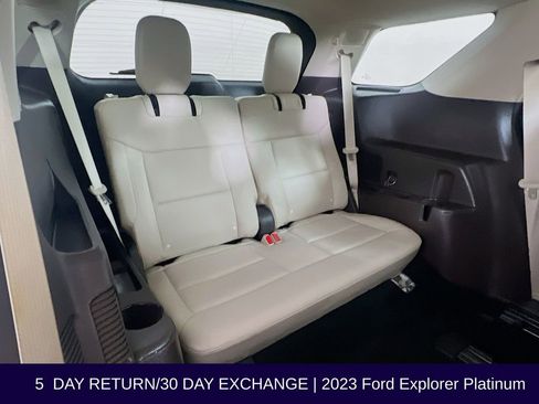 Used 2023 Ford Explorer Platinum w/ Technology Package AWD/4WD image 34