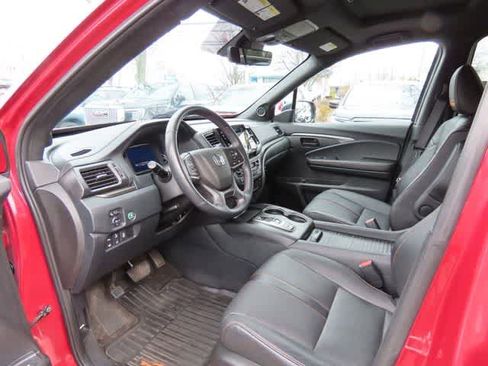 Certified 2022 Honda Passport TrailSport image 2