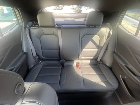 Used 2025 Buick Envista Sport Touring image 38