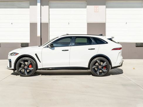 Used 2022 Jaguar F-PACE SVR AWD/4WD image 5