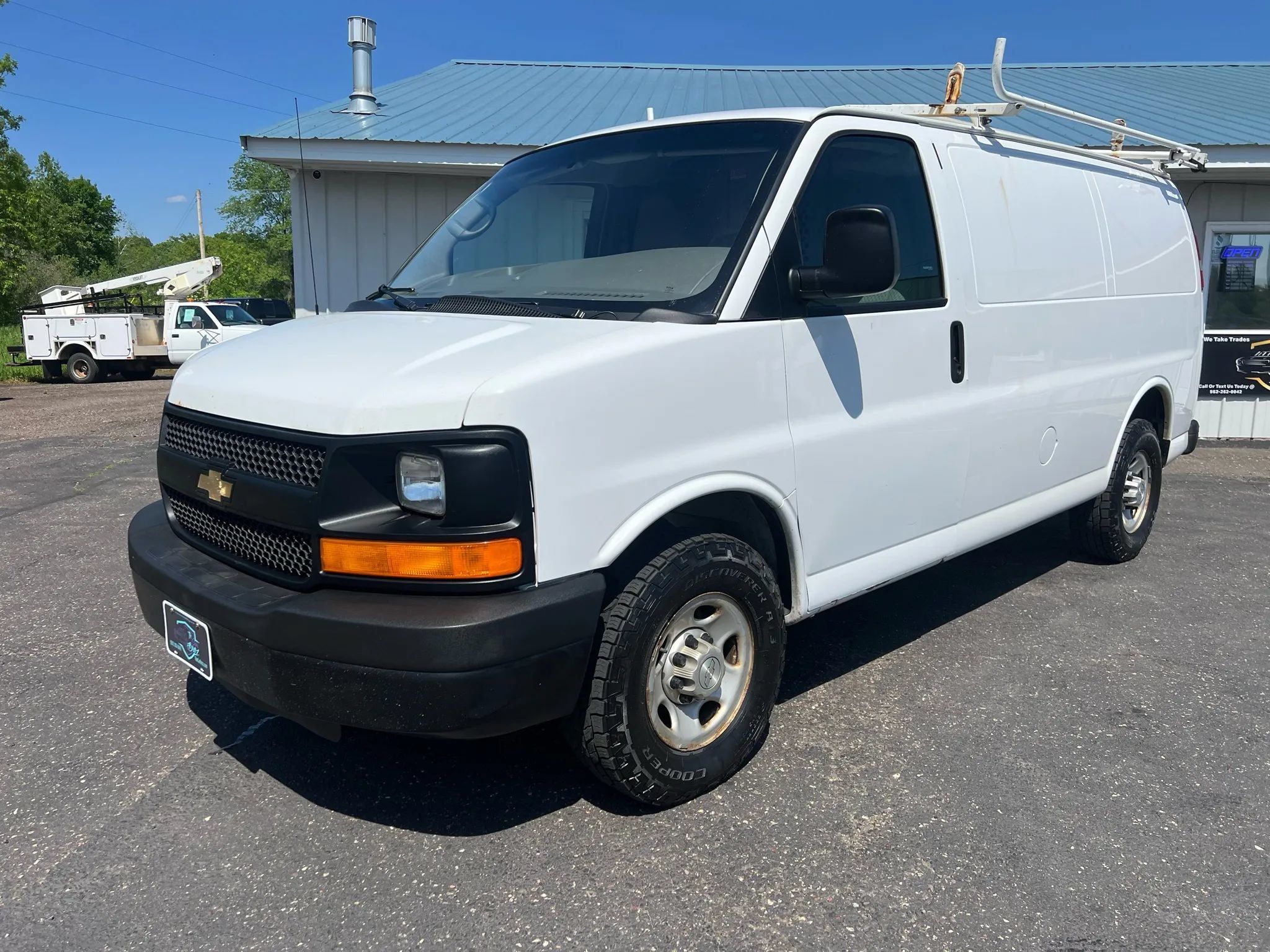 Used 2015 Chevrolet Express 2500 RWD image 1