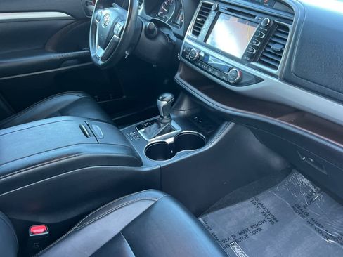 Used 2015 Toyota Highlander XLE image 18